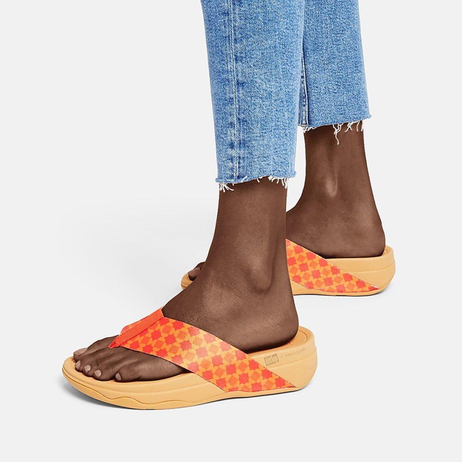 Fitflop Surfa X Yinka Ilori Toe-post Sandalen Rot-orange